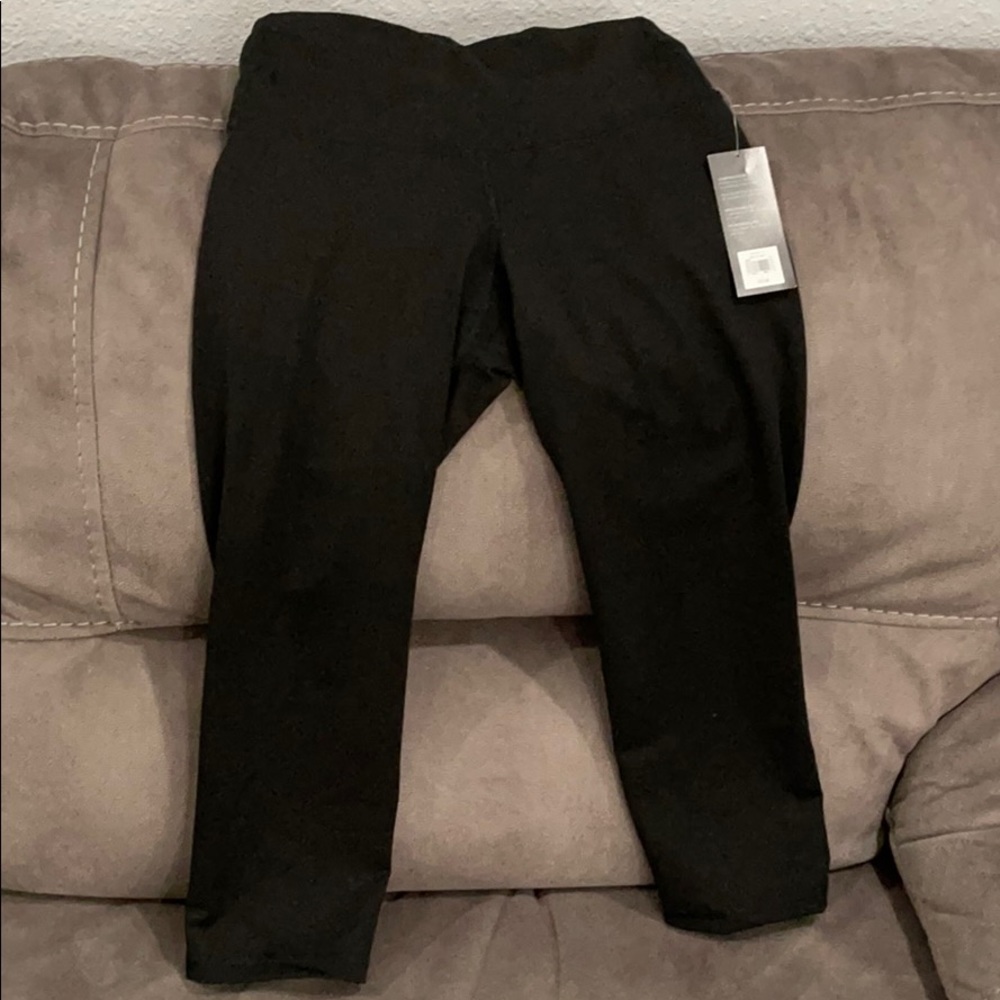 ⭐️ NWT OLD NAVY ACTIVE HIGH RISE FITTED CROP ⭐️